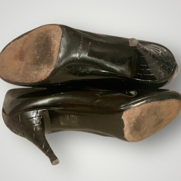 Burberry Patent Leather Pumps - Picture 9 of 10